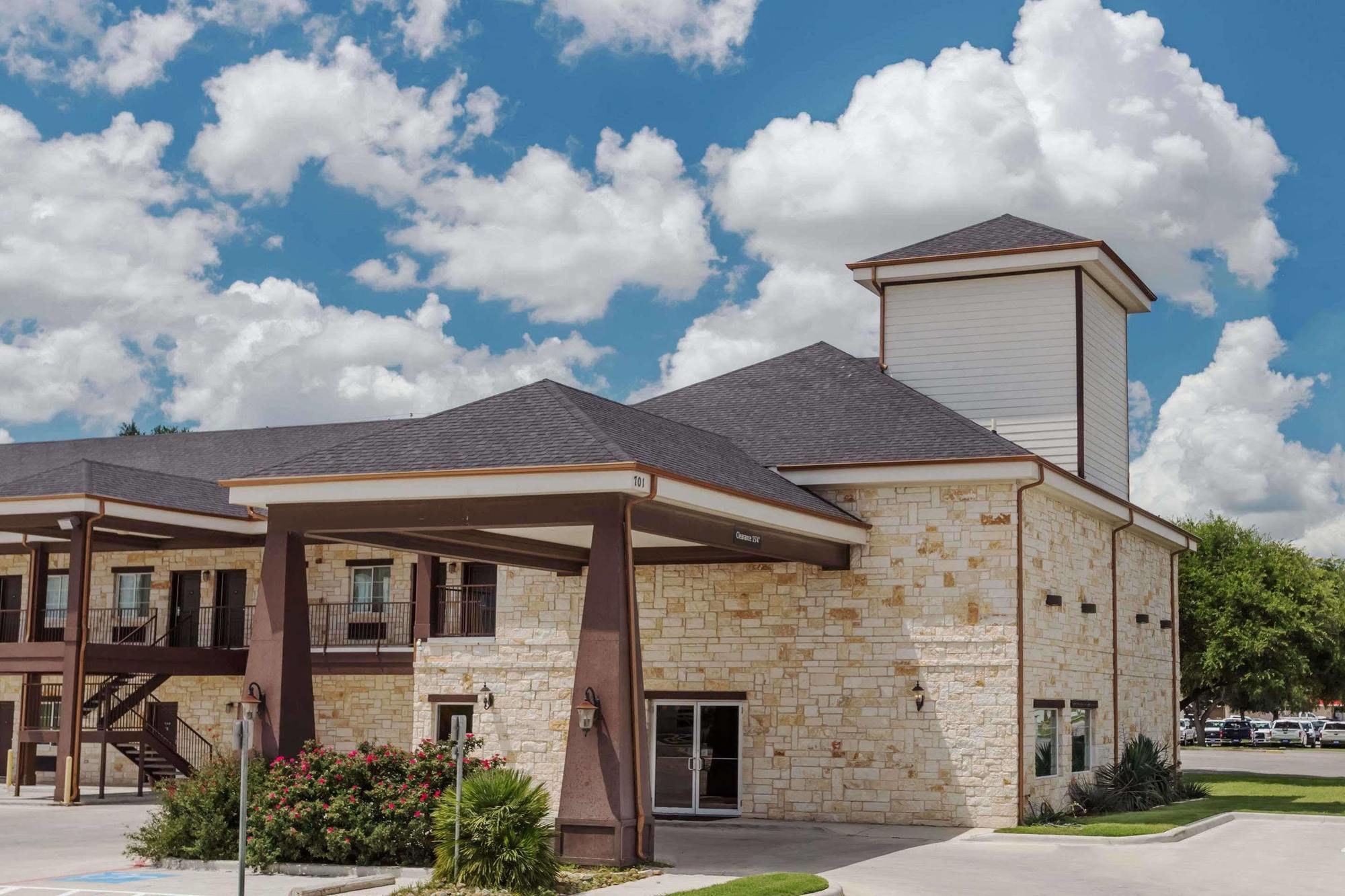 Atria Inn & Suites Three Rivers Exterior foto